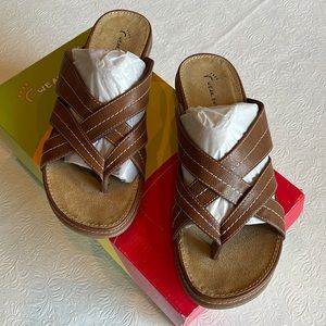 Wear Ever Brand Comfy Sandals Sz8 New